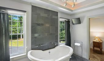 37 Magazine St, Bedford, NH 03110