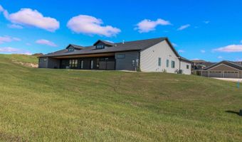 8127 Hawktree Dr, Bismarck, ND 58503