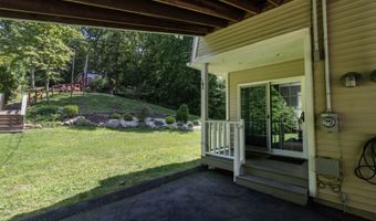 80 River Rd, Clinton, CT 06413