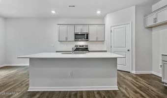 1049 Misty Creek Dr, Aberdeen, NC 28315