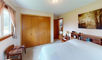 23096 Bluegrass Rd, Albert Lea, MN 56007