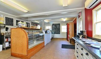 72 E Main Rd, Middletown, RI 02842