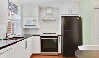 24 E HAMBURG St, Baltimore, MD 21230