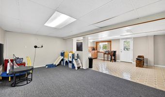 9828 Whitcomb Ln, Affton, MO 63123