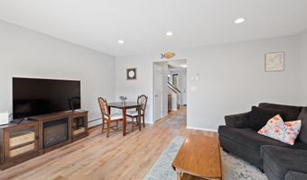 2 Roundhouse Rd 2, Bourne, MA 02532