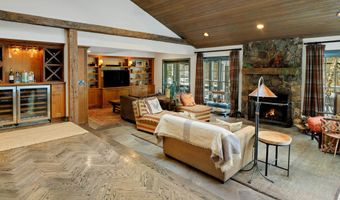3 Raiders Ln, Darien, CT 06820