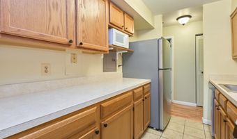 8302 TOBIN Rd 11, Annandale, VA 22003
