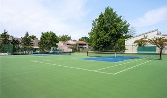 2 Southcreek Ct B, Amherst, NY 14051
