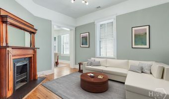 17 E 33rd St, Savannah, GA 31401
