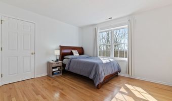 33 Roxbury Ct, Cheshire, CT 06410