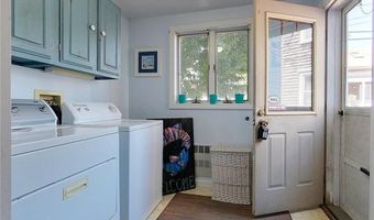 36 Dixon St, Newport, RI 02840