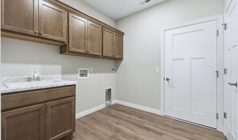 2002 Bogey Ct, Auburn, IN 46706