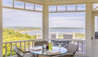 7 Clay Pit Ln, Aquinnah, MA 02535
