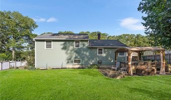 62 Pembroke Ln, Coventry, RI 02816