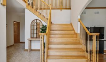500 E Sherwood Dr, Addison, IL 60101