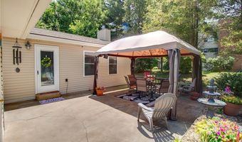 2421 Woodcrest Dr, Alton, IL 62002