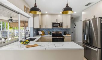 1004 SPINDLE PALM Way, Apollo Beach, FL 33572