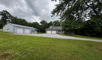 3702 Round House Rd, Aurora, MO 65605