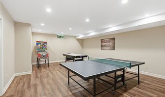 312 Aberdeen Ln, Aurora, OH 44202