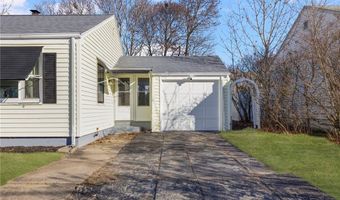 17 Loring St, Cranston, RI 02920