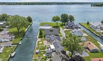 114 Interlochen Dr, Algonac, MI 48001
