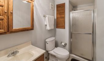 1942 Trail Ridge St, Arlington Heights, IL 60004