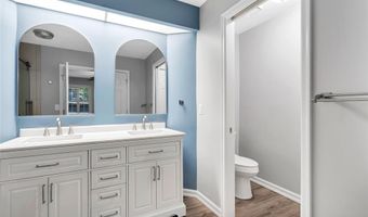 502 Oak Ridge Trails Ct, Ballwin, MO 63021
