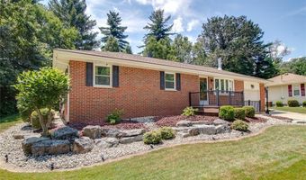 2421 Woodcrest Dr, Alton, IL 62002