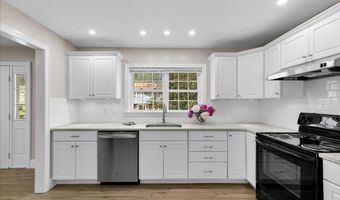 153 Cedar St, Belfast, ME 04915