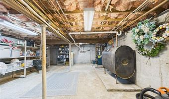 24 E Shore Rd, Narragansett, RI 02882