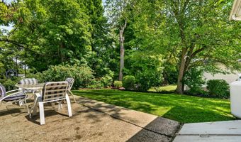 78 Arrowhead Rd, Brookfield, CT 06804