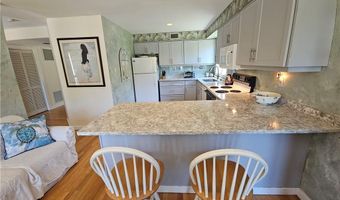 15 Hammersmith Rd 33, Newport, RI 02840