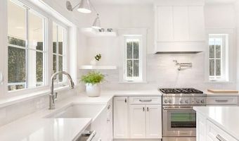 3 Knowlton Ct, Bristol, RI 02809