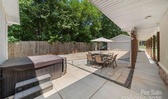 2717 Arnold Dr, Charlotte, NC 28205