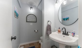606 N 3rd St, Beresford, SD 57004