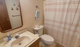 12 Lobsterville Rd, Aquinnah, MA 02535