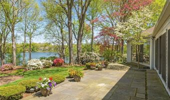 125 Woodruff Ave, Narragansett, RI 02882
