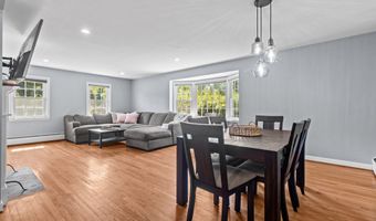 24 Maple Edge Dr, Bloomfield, CT 06002