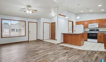 412 N 9th Ave, Brandon, SD 57005