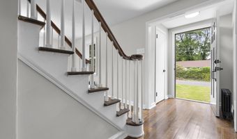 17 Brookdale Ave, Bloomfield, CT 06002