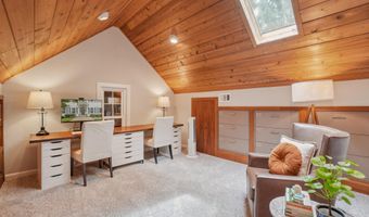 1805 ARMY NAVY Dr, Arlington, VA 22202
