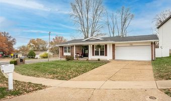 704 Woodrun Dr, Ballwin, MO 63021