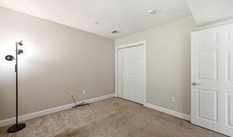 24 Greenleaves Dr 413, Amherst, MA 01002