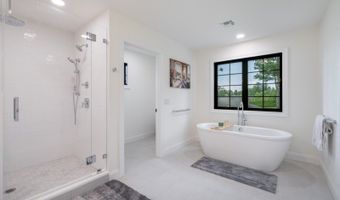 2 Buckingham Rd, Bayonne, NJ 07035
