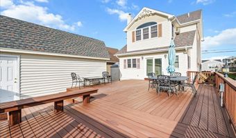 16 Gibbs Rd, Amity Harbor, NY 11701