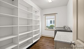 2530 Bay St, Charlotte, NC 28205