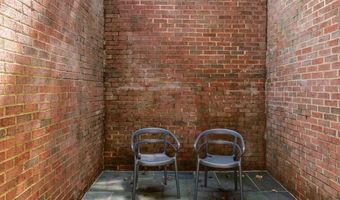 2317 S QUEEN St, Arlington, VA 22202