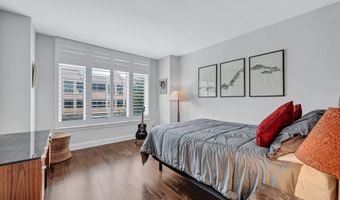 4915 HAMPDEN Ln 204, Bethesda, MD 20814