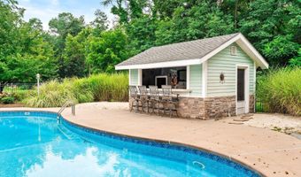 6 SLEEPY HOLLOW Ct, Allentown, NJ 08501