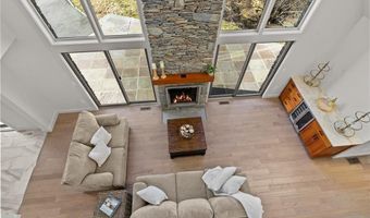 8 J H Dwyer Dr, Middletown, RI 02842